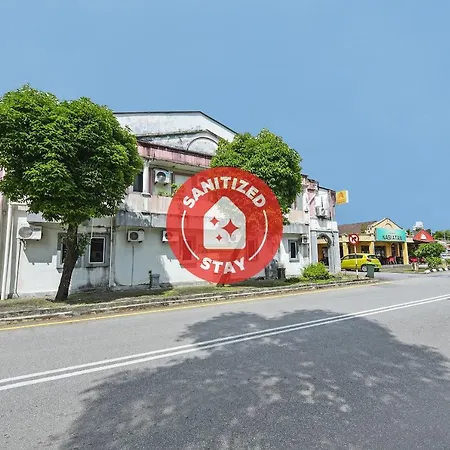 Oyo 90324 Muar Station Hotel